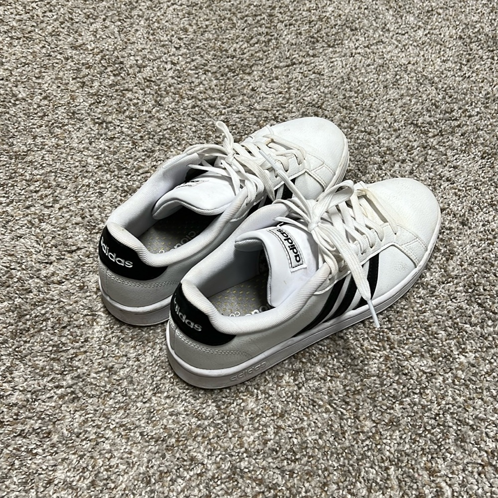 Women’s Adidas Grand Court shoes